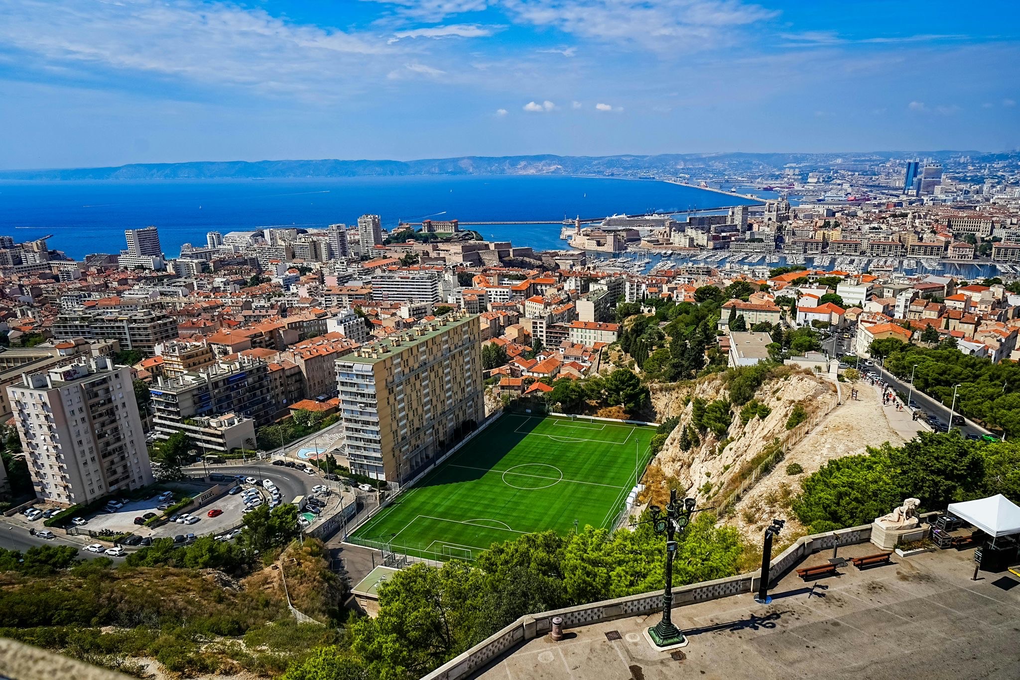 Panorama avec terrain de football